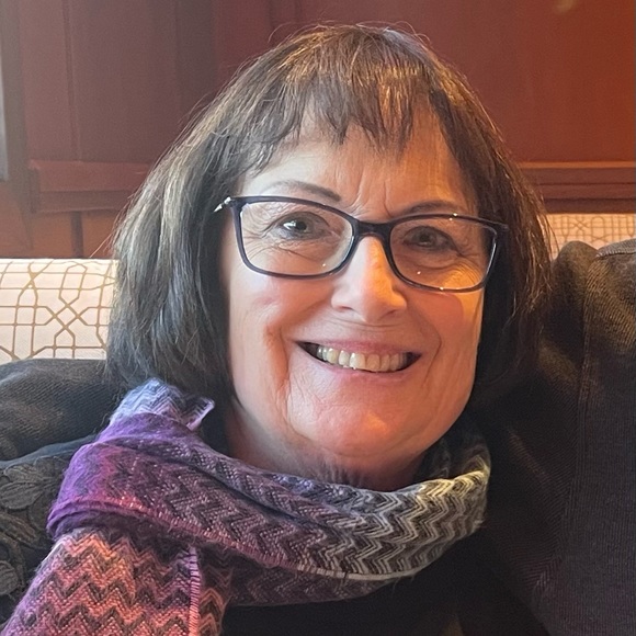 Meet your Posher, Stephanie - Picture 2 of 2